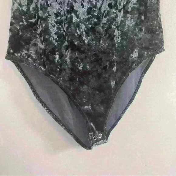 Forever 21 dark blue crushed velvet bodysuit size medium - Picture 2 of 9